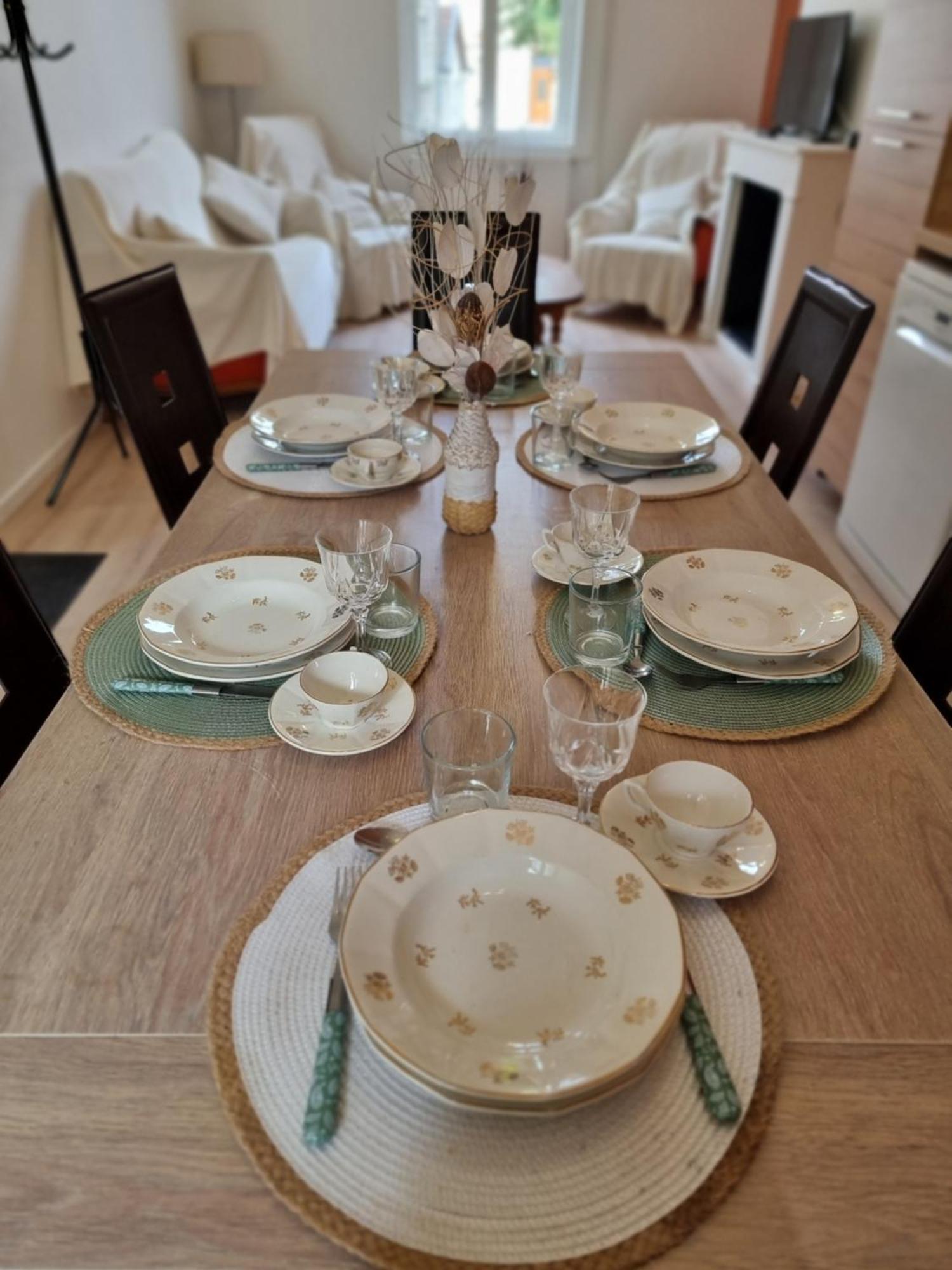 L Essentiel Gite Pour 6 Personnes Sireuil  Экстерьер фото
